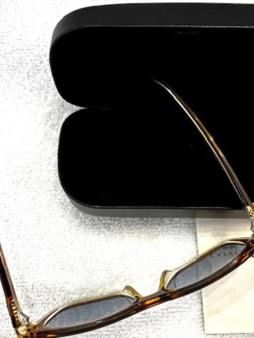 Coach tortoiseshell sunglasses with black logo case NWOT - Picture 4 of 9